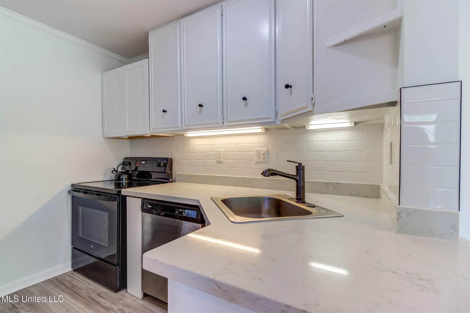 229 Lakeside Villa, #E, Diamondhead, MS 39525