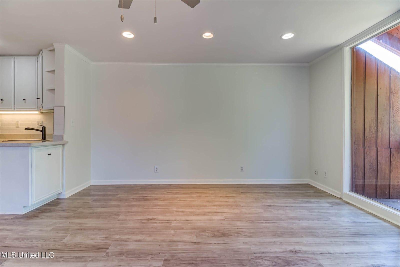 229 Lakeside Villa, #E, Diamondhead, MS 39525