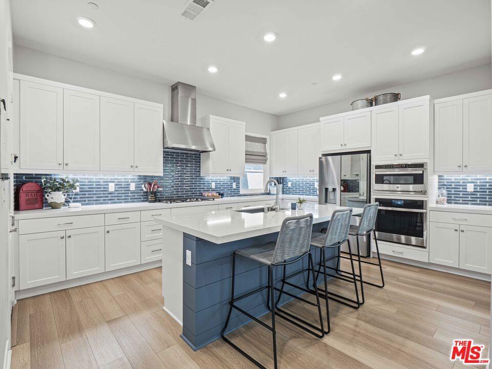 27717 Knoll View Place, Valencia, CA 91381