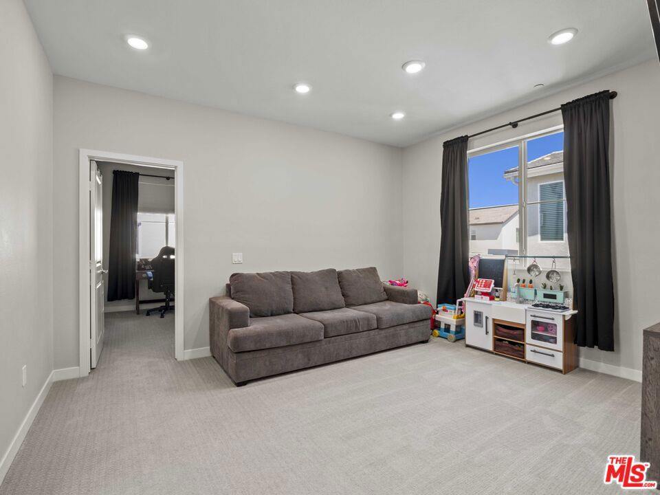 27717 Knoll View Place, Valencia, CA 91381