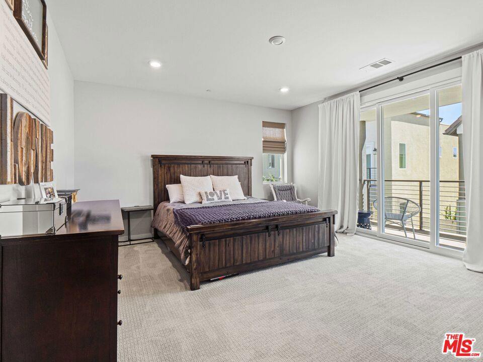 27717 Knoll View Place, Valencia, CA 91381