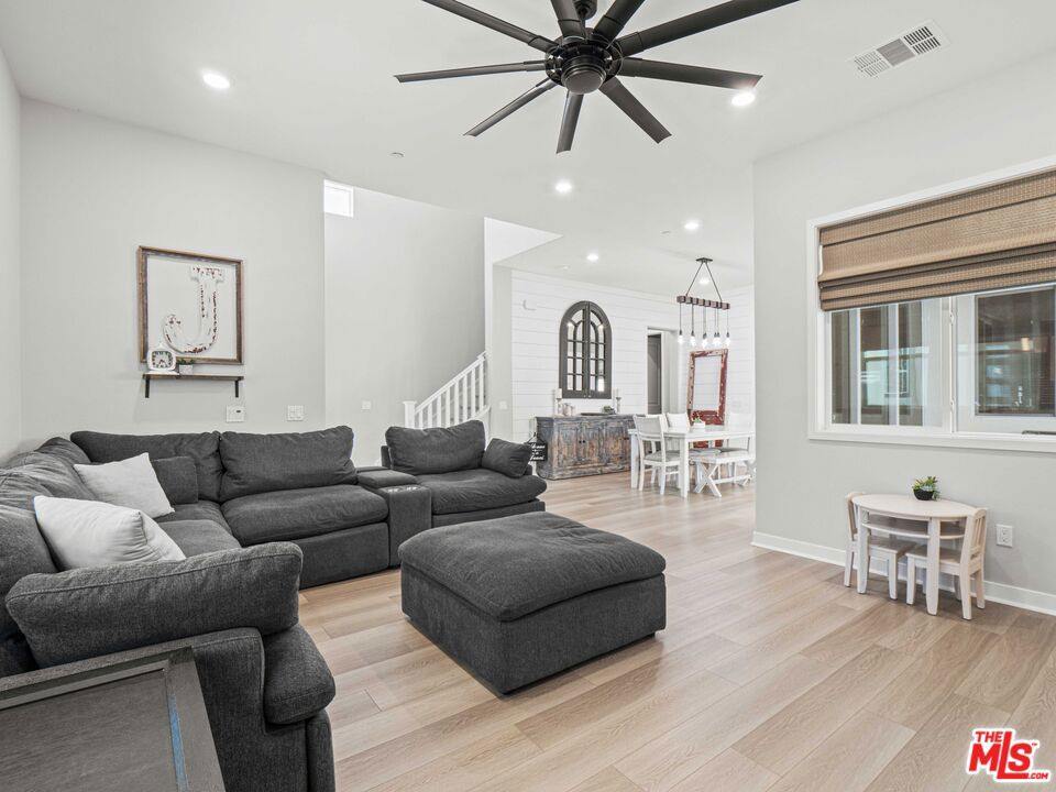 27717 Knoll View Place, Valencia, CA 91381