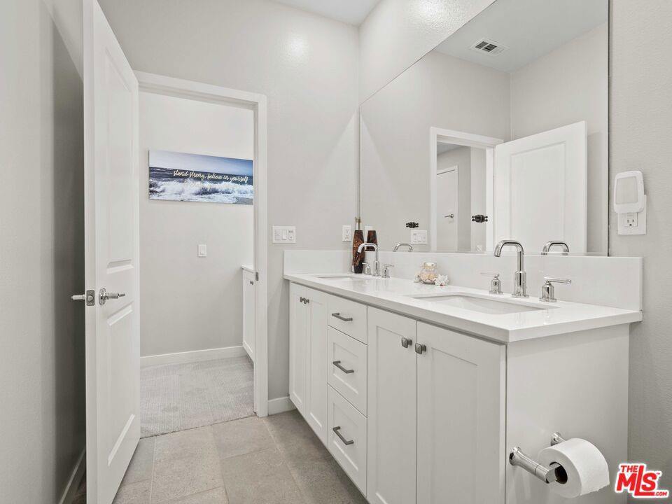 27717 Knoll View Place, Valencia, CA 91381