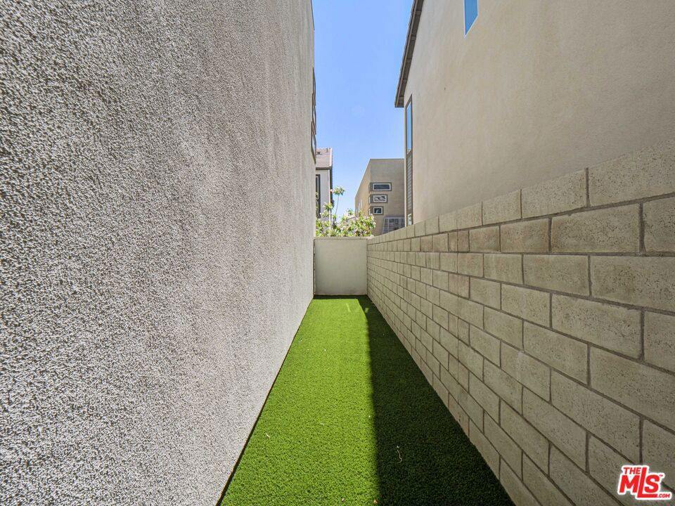 27717 Knoll View Place, Valencia, CA 91381