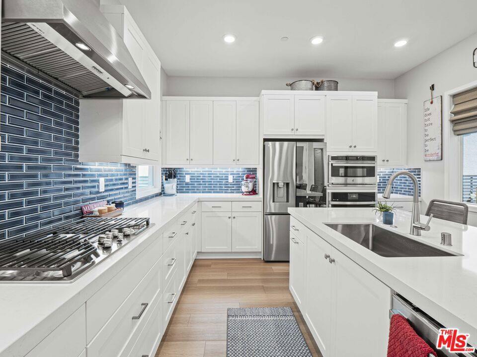 27717 Knoll View Place, Valencia, CA 91381