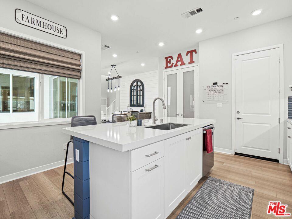 27717 Knoll View Place, Valencia, CA 91381