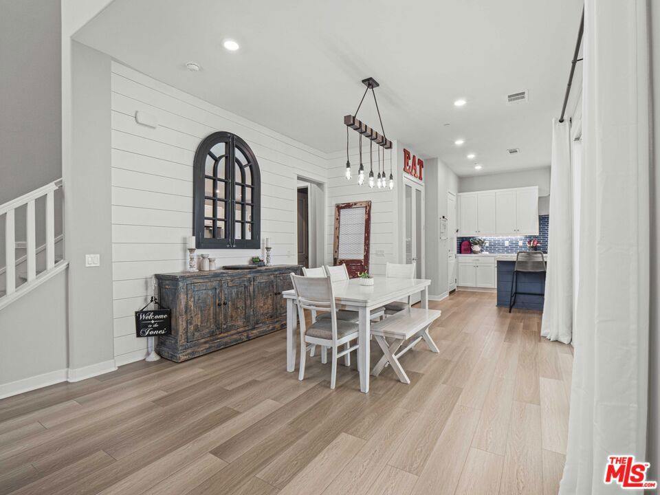 27717 Knoll View Place, Valencia, CA 91381