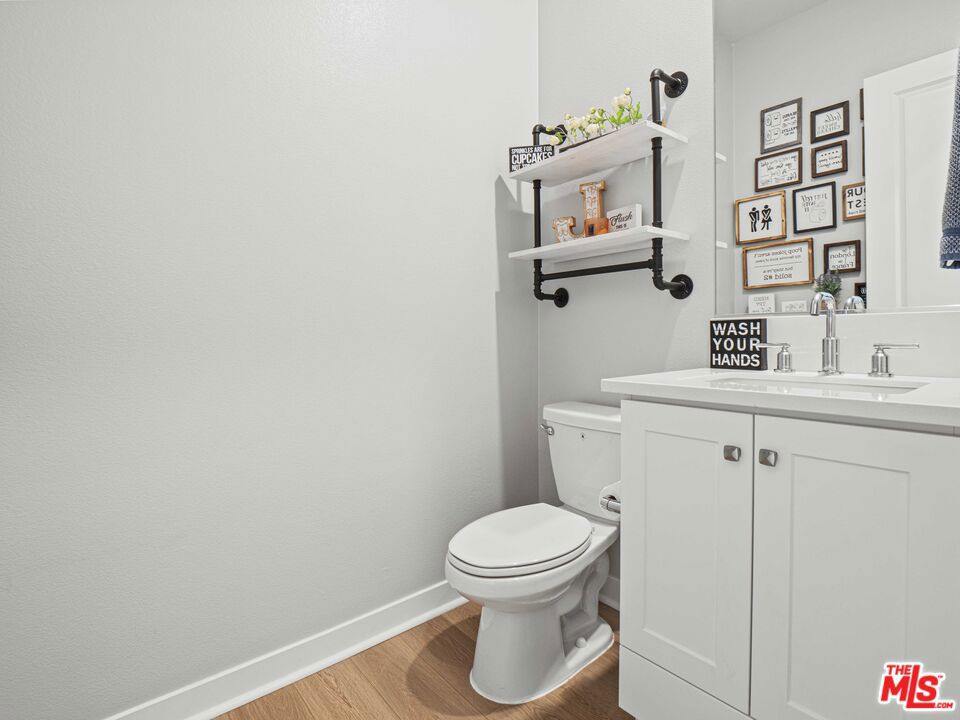 27717 Knoll View Place, Valencia, CA 91381