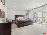 27717 Knoll View Place, Valencia, CA 91381