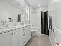 27717 Knoll View Place, Valencia, CA 91381