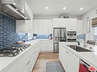 27717 Knoll View Place, Valencia, CA 91381