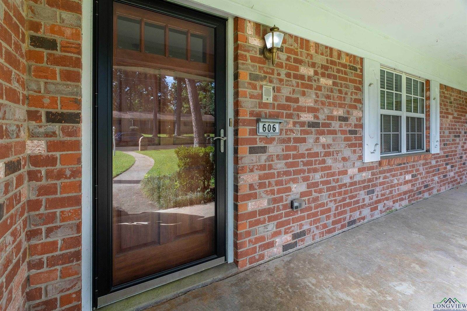 606 Loraine Court, Longview, TX 75604