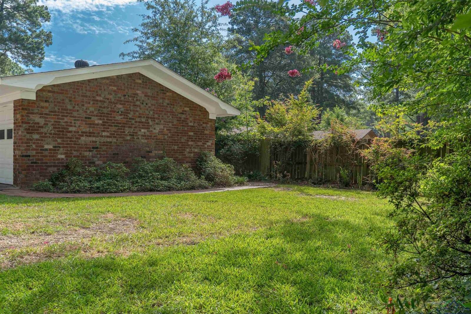 606 Loraine Court, Longview, TX 75604