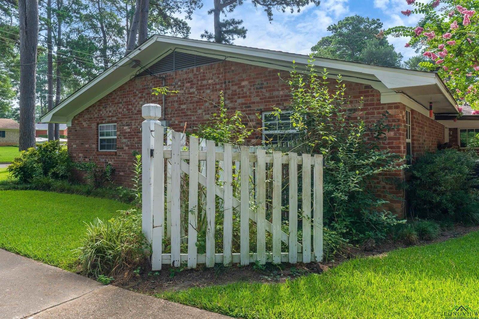 606 Loraine Court, Longview, TX 75604