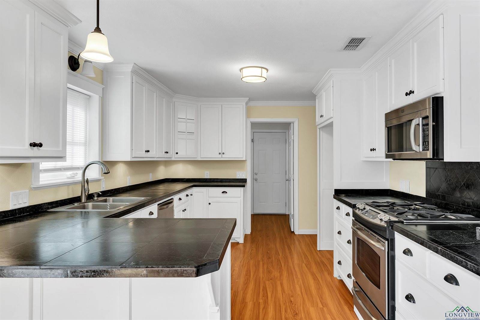 606 Loraine Court, Longview, TX 75604