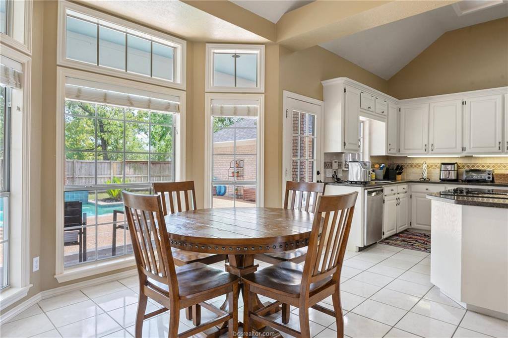 4719 Hunington Drive, Bryan, TX 77802