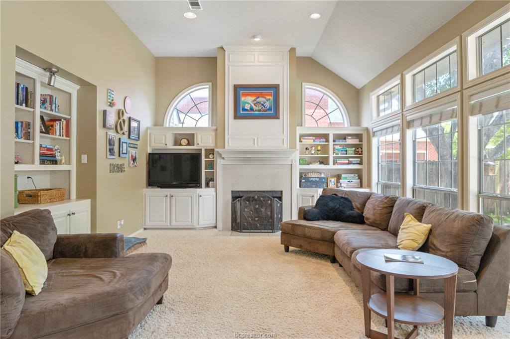 4719 Hunington Drive, Bryan, TX 77802