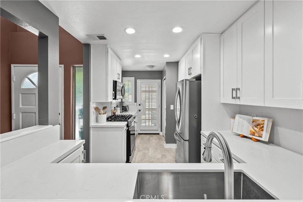 23957 Arroyo Park Drive, Valencia, CA 91355