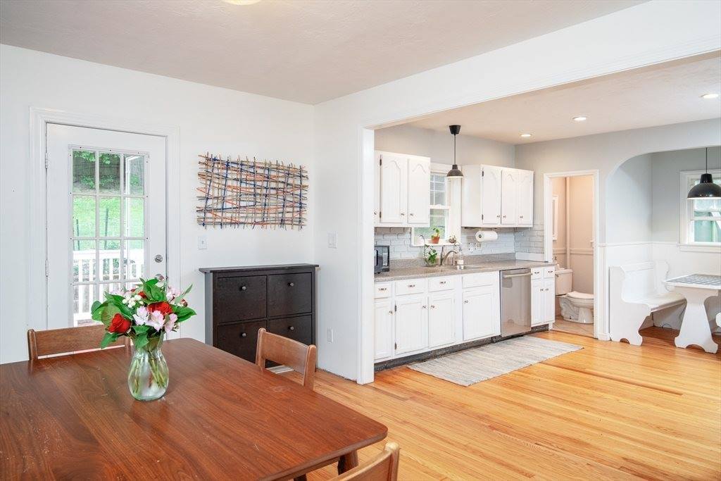 48 Burncoat Ter, Worcester, MA 01605