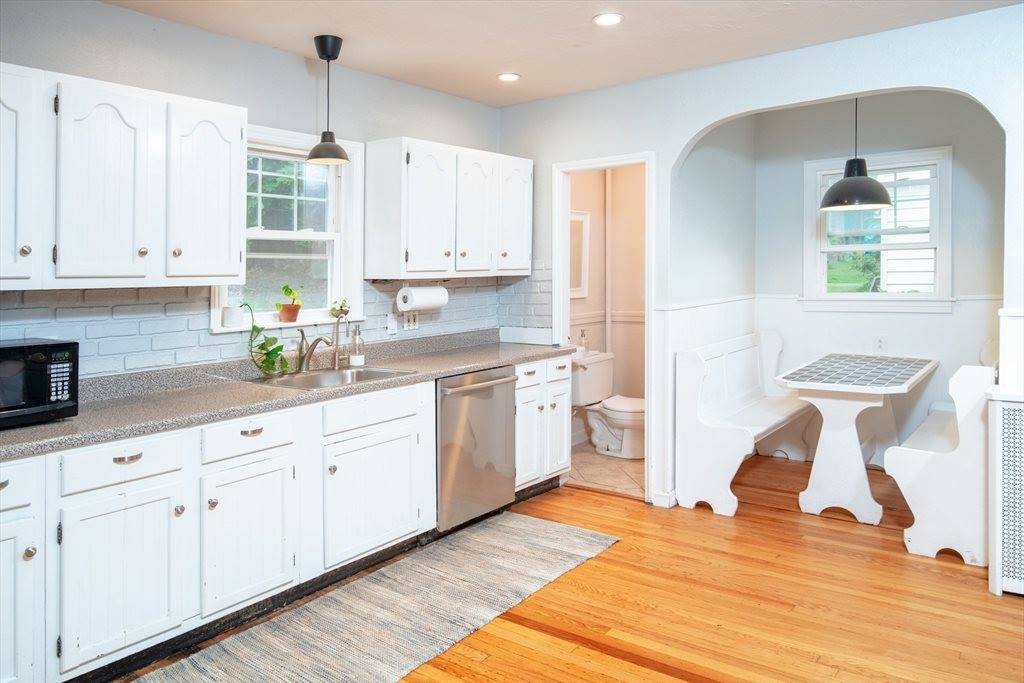 48 Burncoat Ter, Worcester, MA 01605