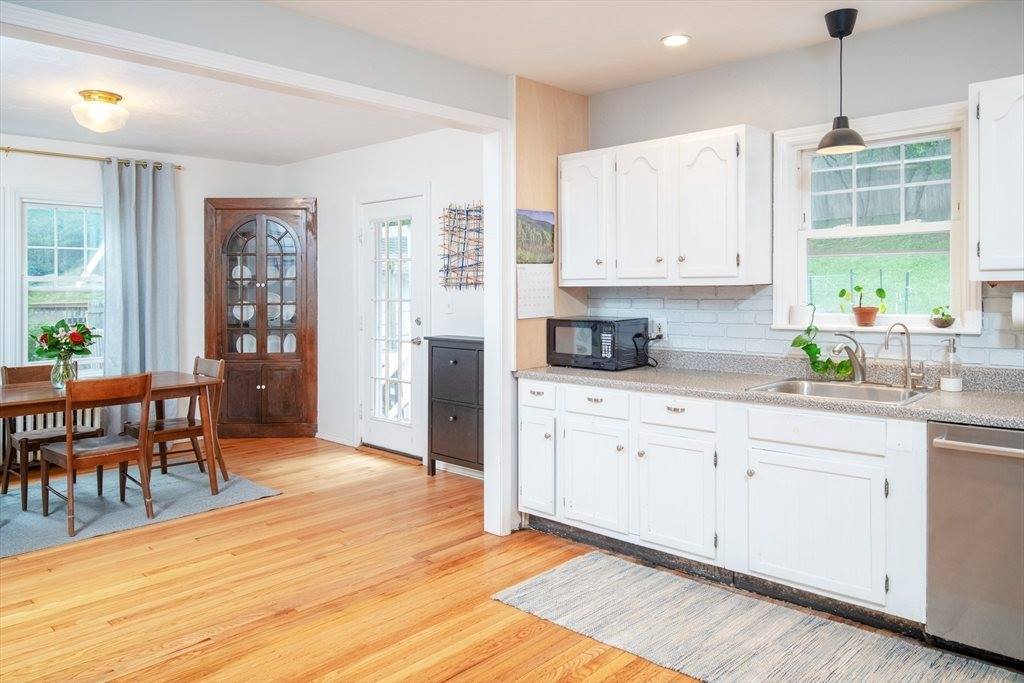 48 Burncoat Ter, Worcester, MA 01605