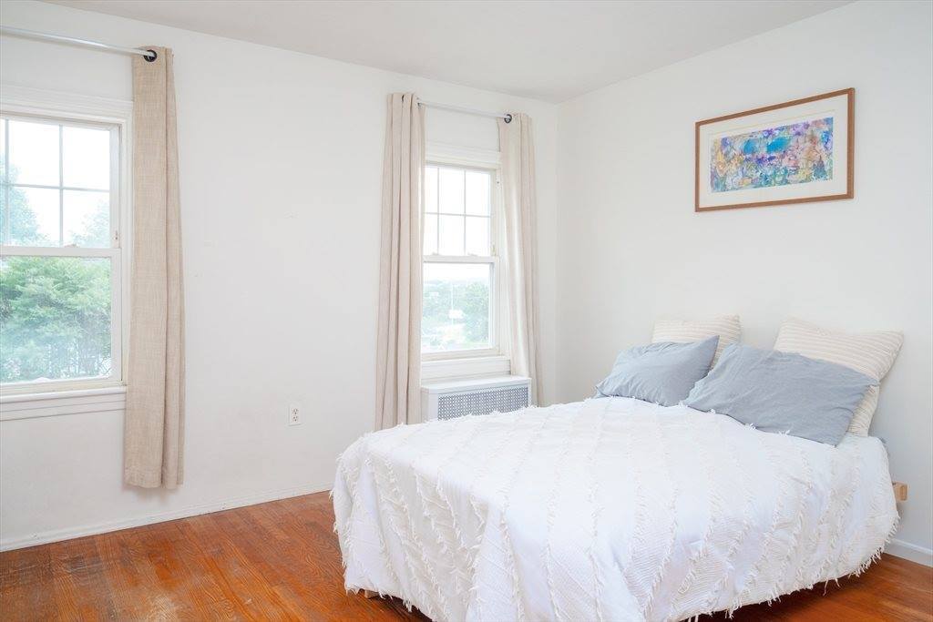 48 Burncoat Ter, Worcester, MA 01605