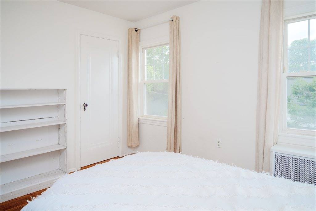 48 Burncoat Ter, Worcester, MA 01605