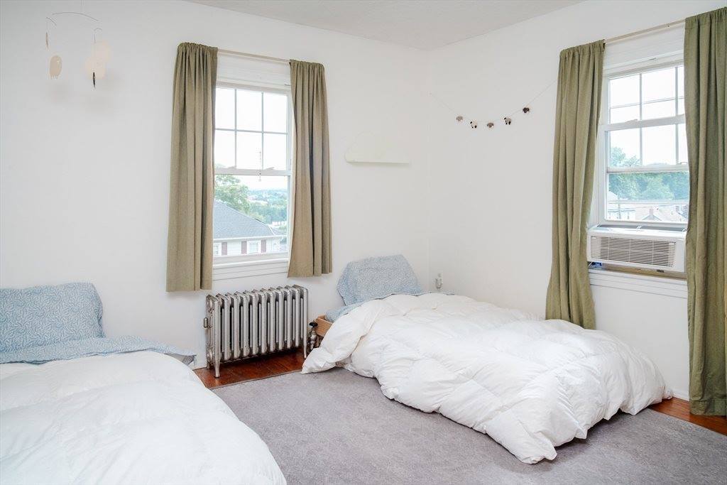 48 Burncoat Ter, Worcester, MA 01605