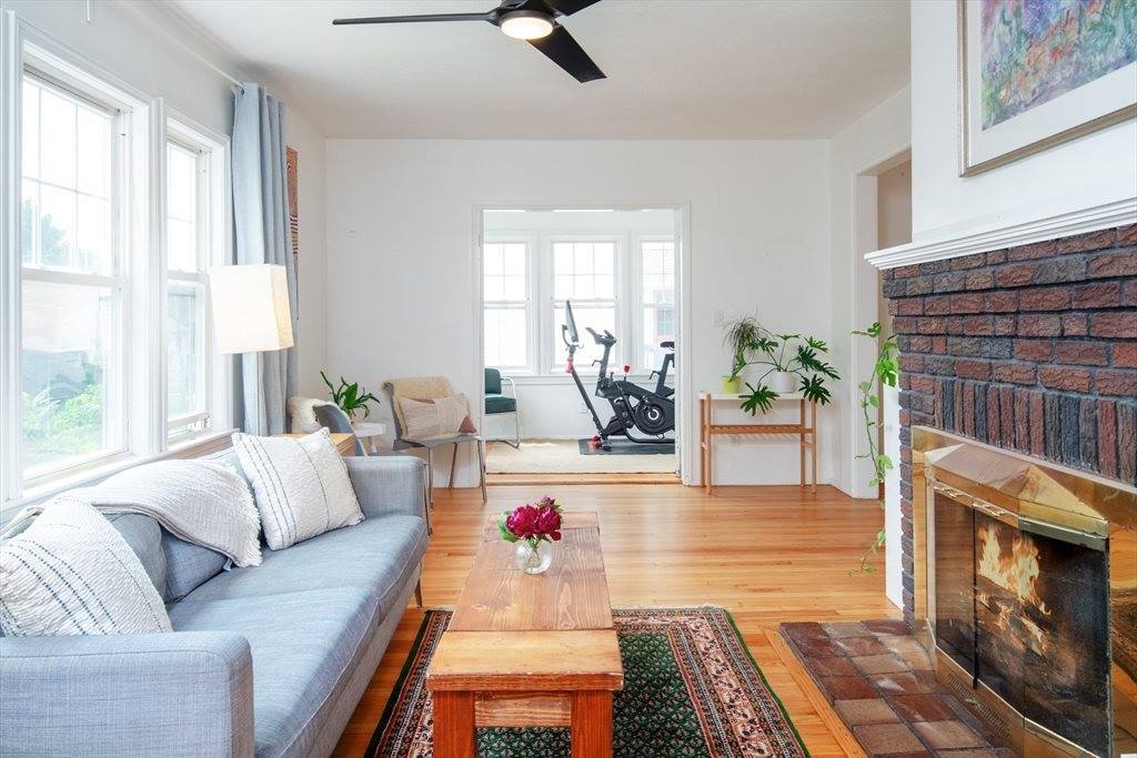 48 Burncoat Ter, Worcester, MA 01605