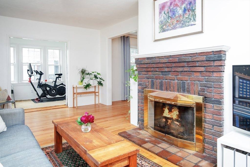 48 Burncoat Ter, Worcester, MA 01605