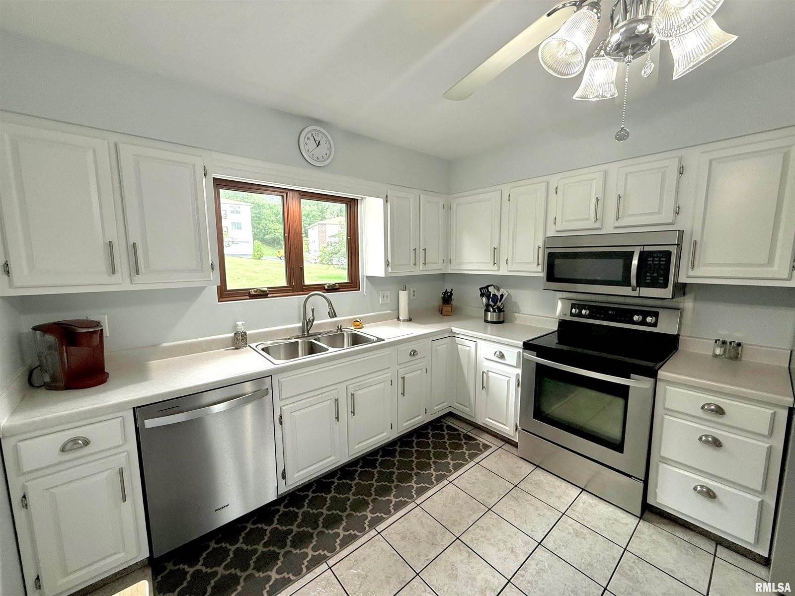 3715 35TH Street, Moline, IL 61265