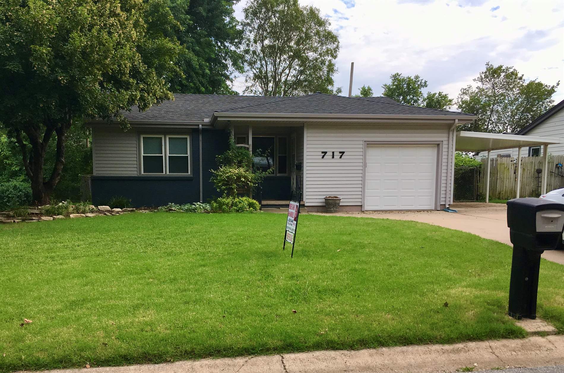 717 W 4th St, Haysville, KS 67060