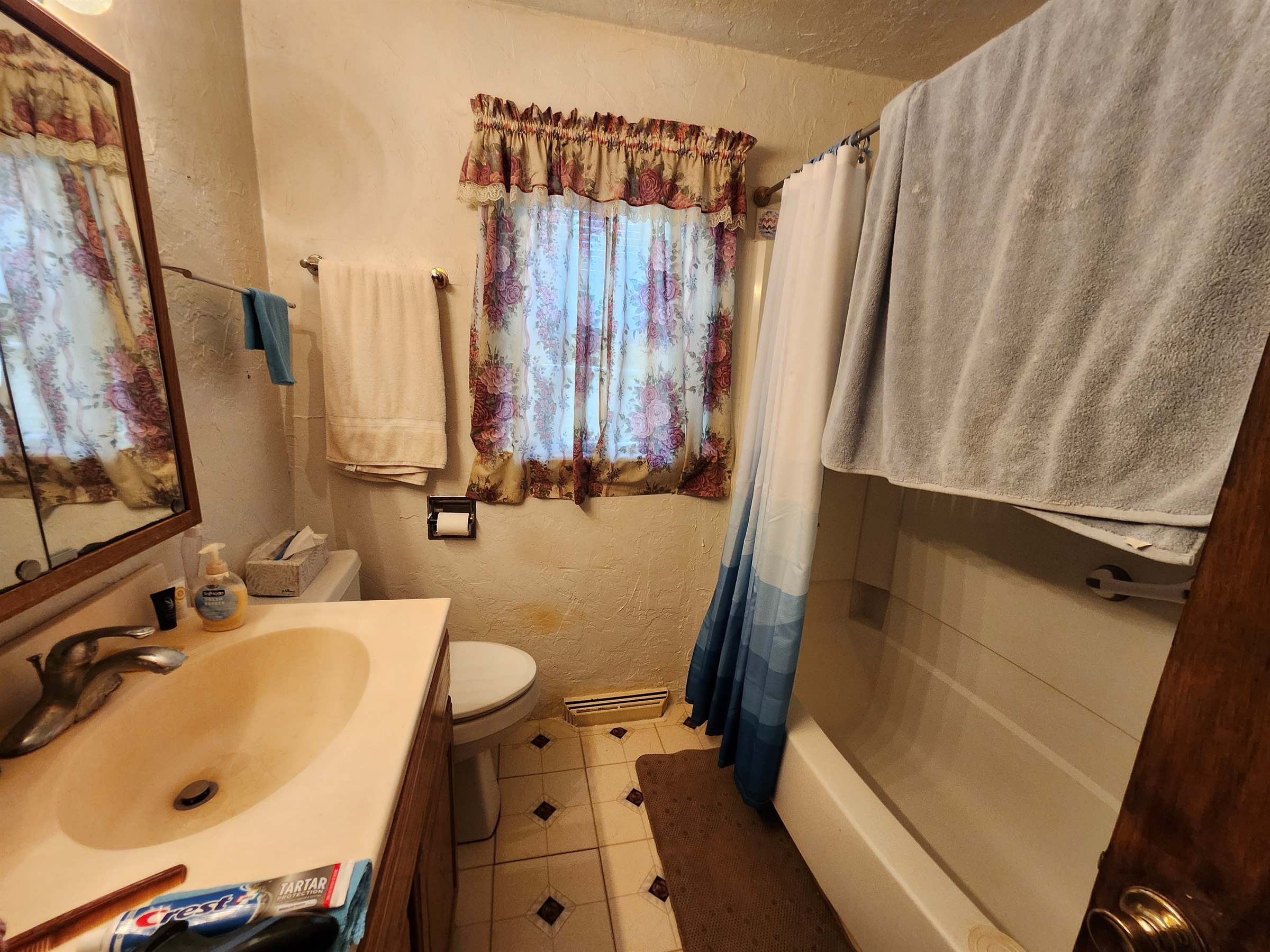 717 W 4th St, Haysville, KS 67060