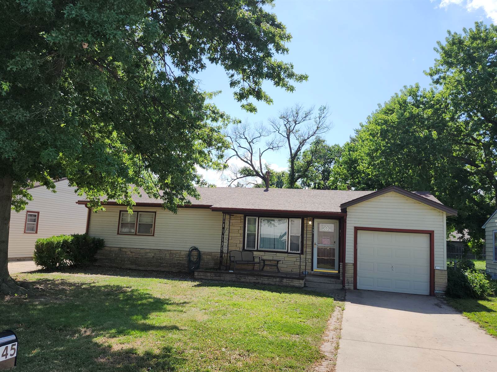 145 Stewart Ave, Haysville, KS 67060