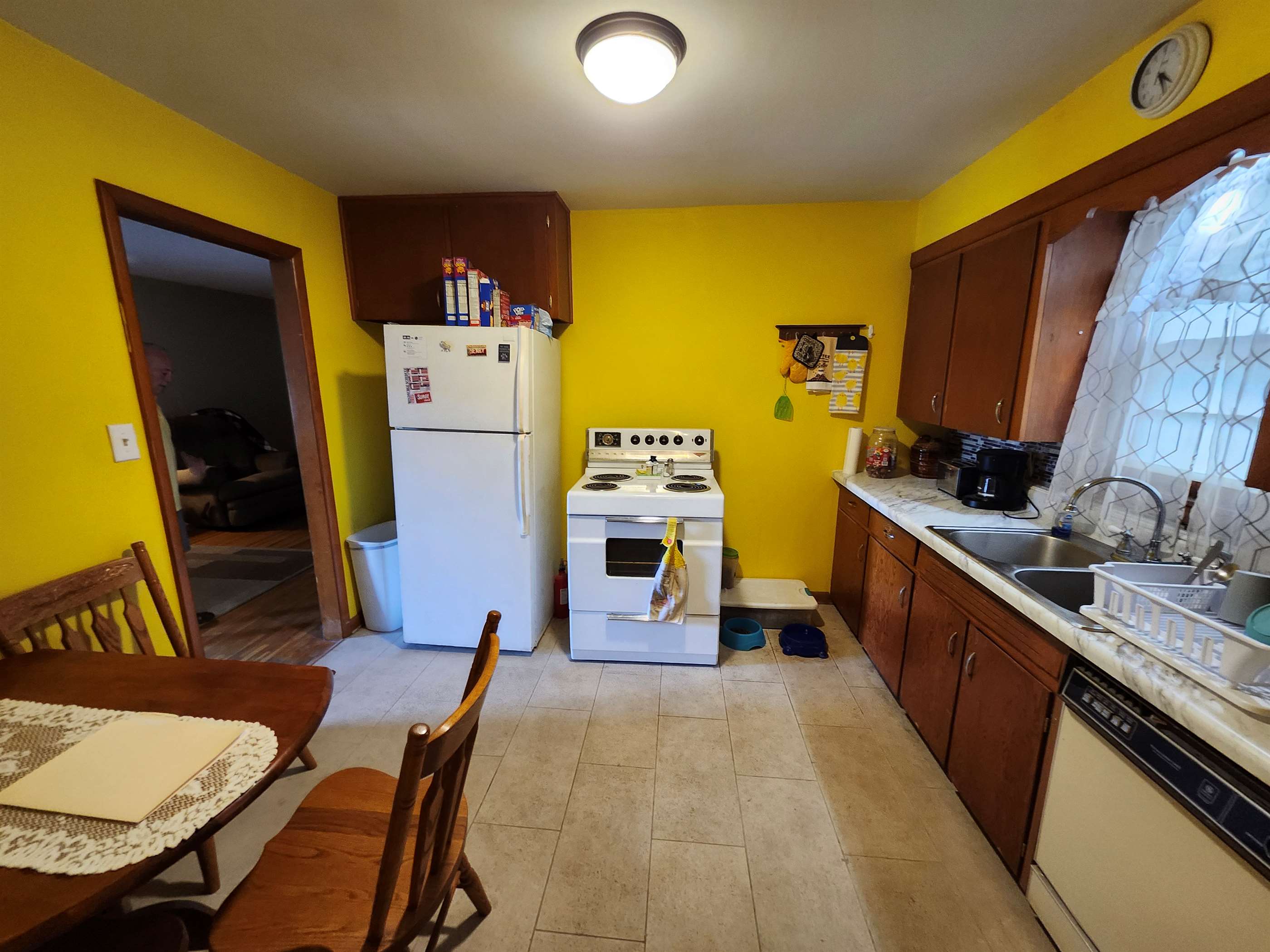 145 Stewart Ave, Haysville, KS 67060