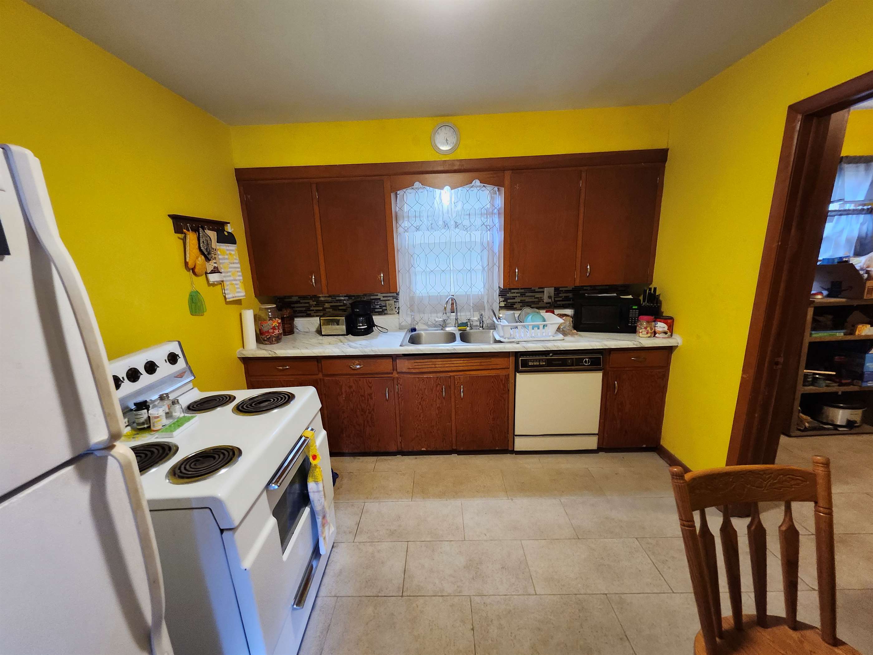 145 Stewart Ave, Haysville, KS 67060