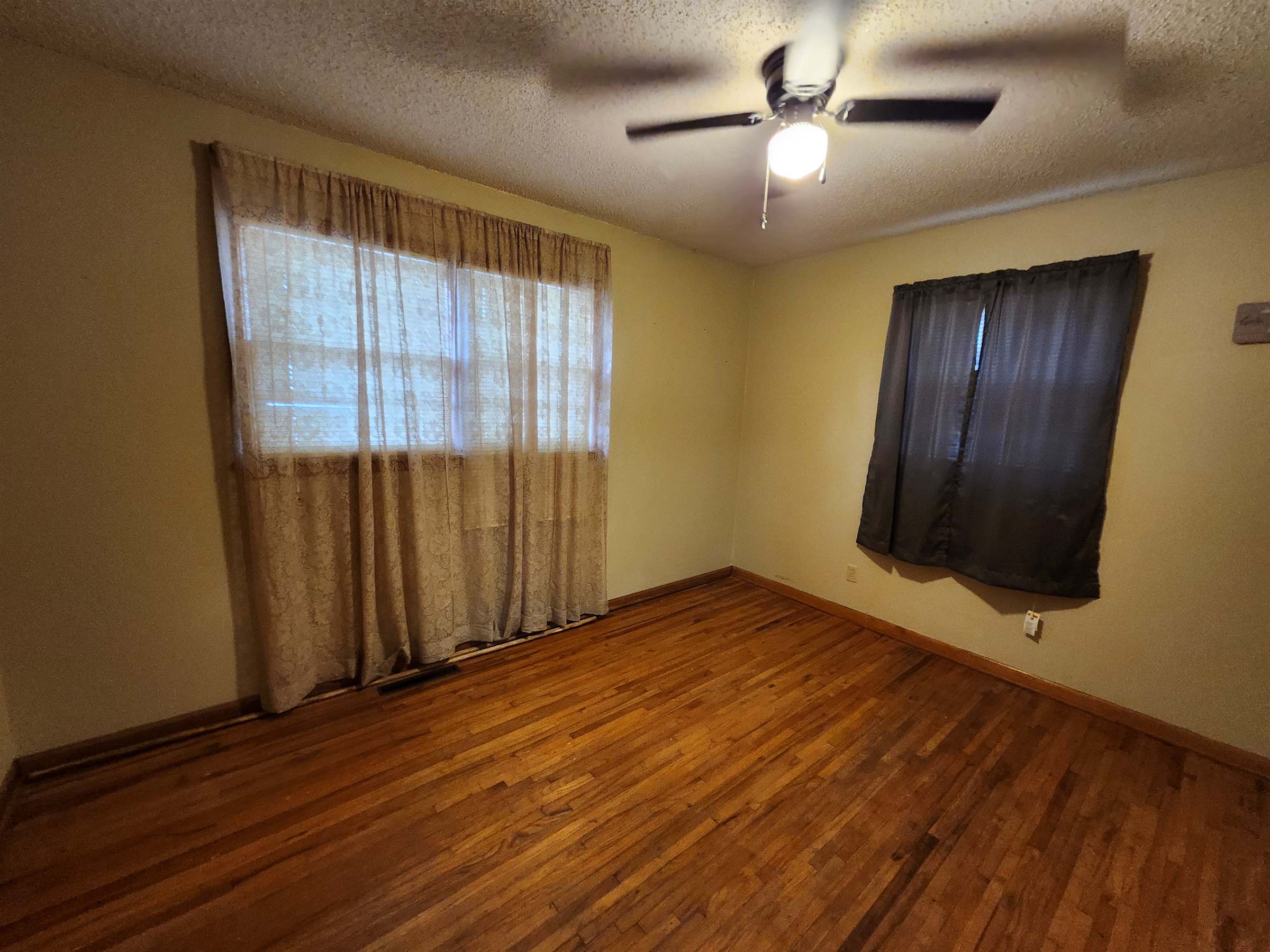 145 Stewart Ave, Haysville, KS 67060