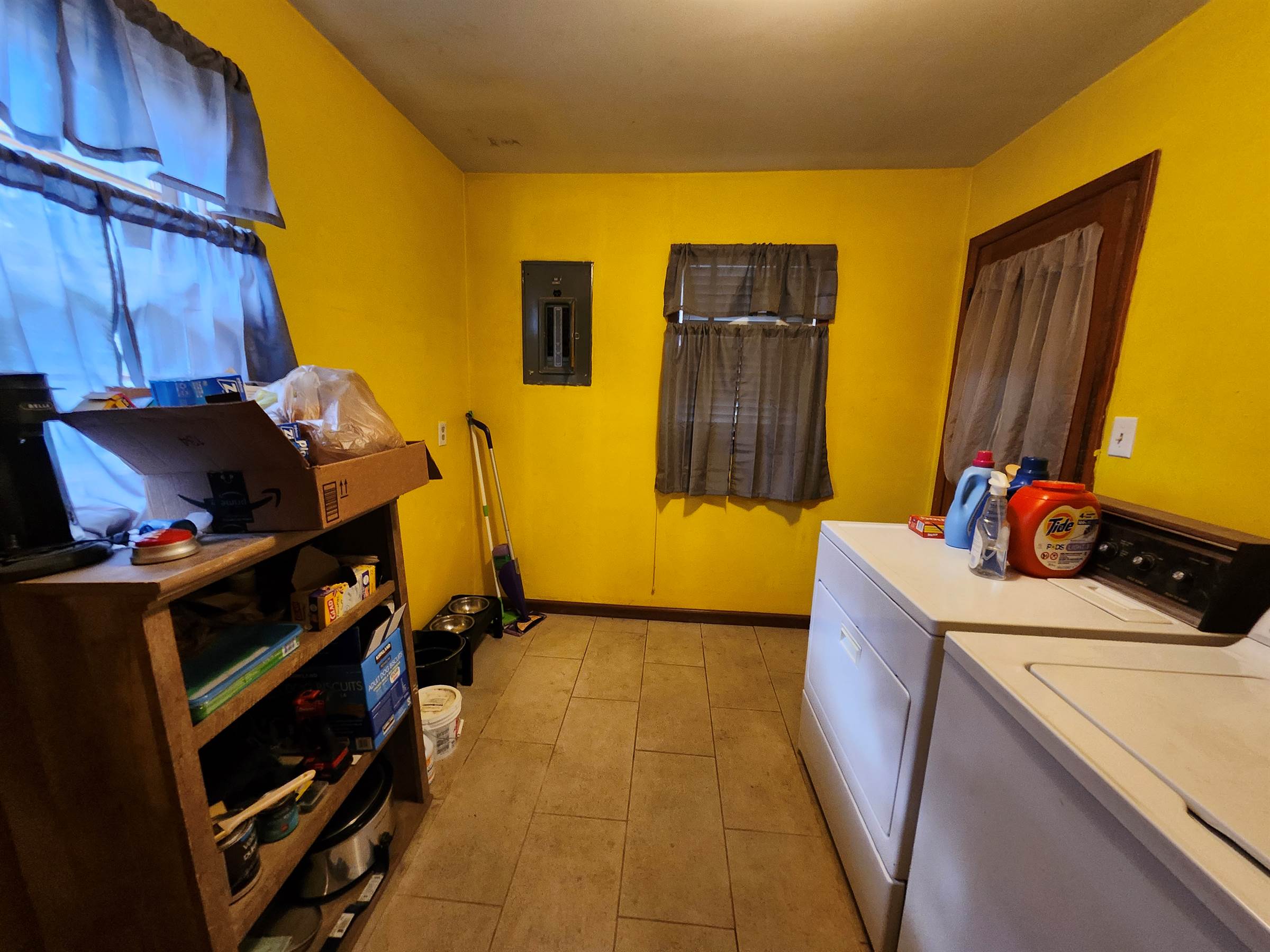 145 Stewart Ave, Haysville, KS 67060