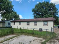 145 Stewart Ave, Haysville, KS 67060