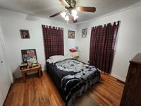 145 Stewart Ave, Haysville, KS 67060