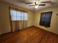 145 Stewart Ave, Haysville, KS 67060