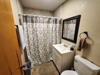 145 Stewart Ave, Haysville, KS 67060