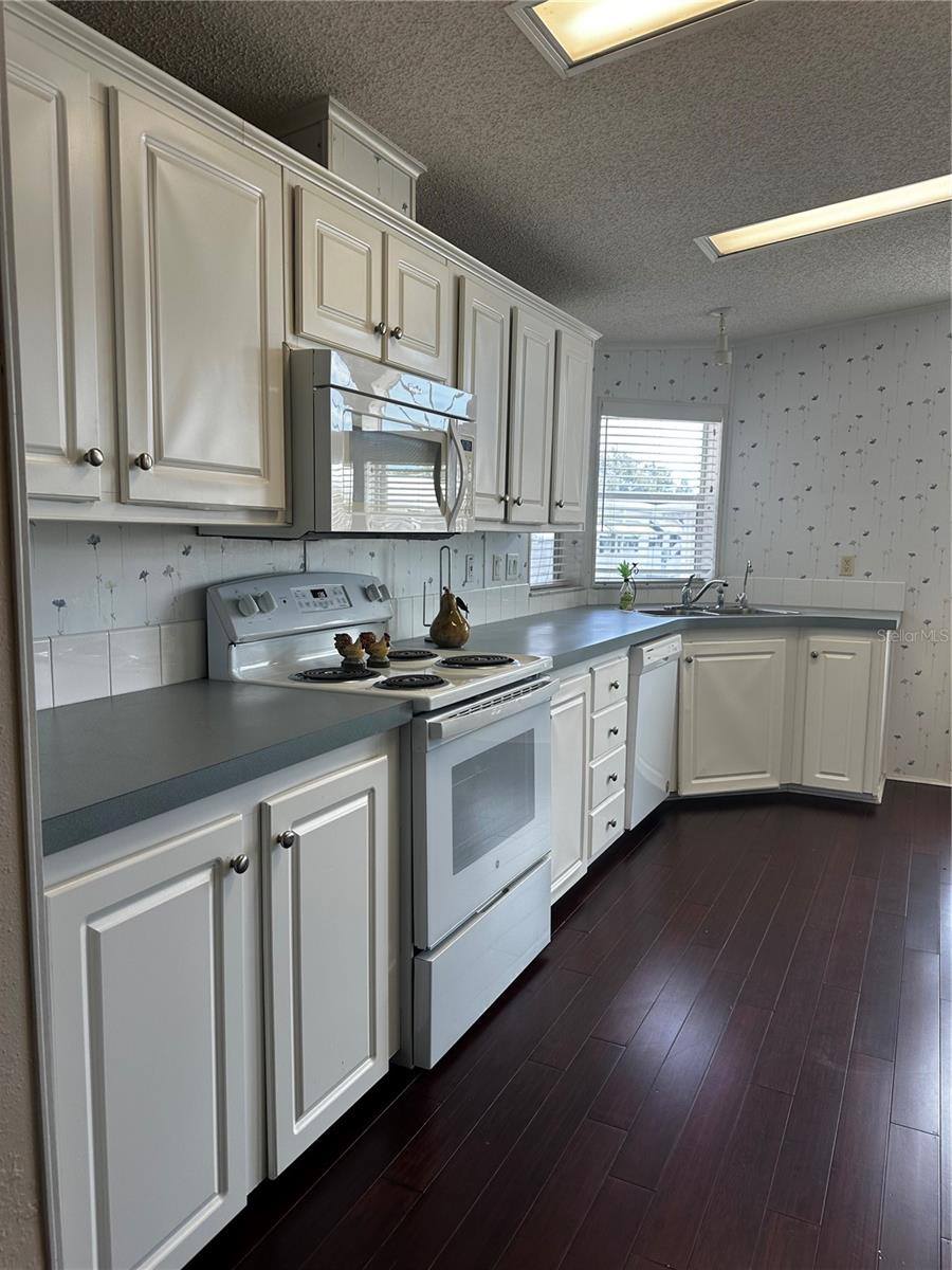 1100 Belcher Road South, #406, Largo, FL 33771