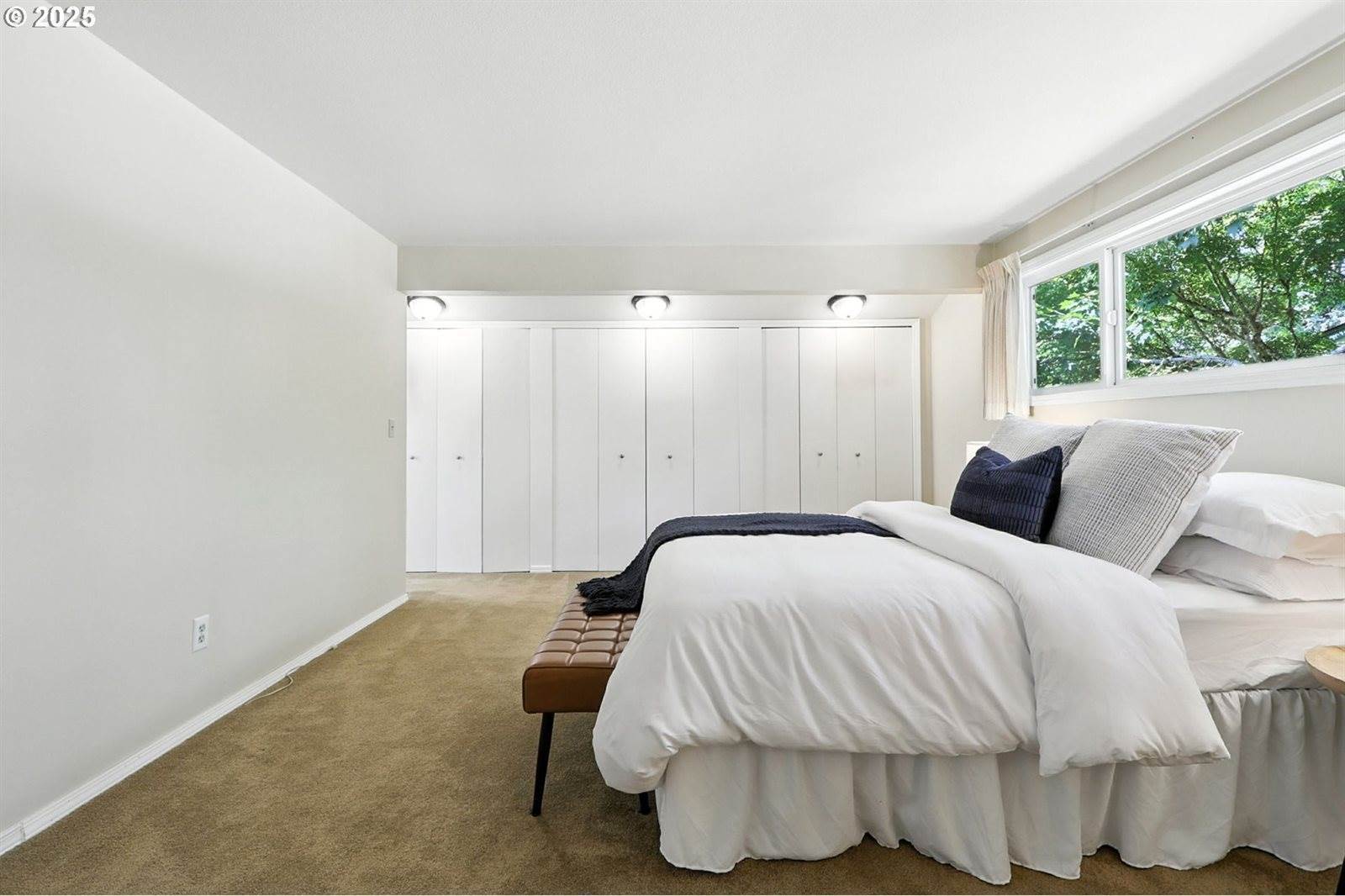 15025 NW Oak Hills Dr, Beaverton, OR 97006