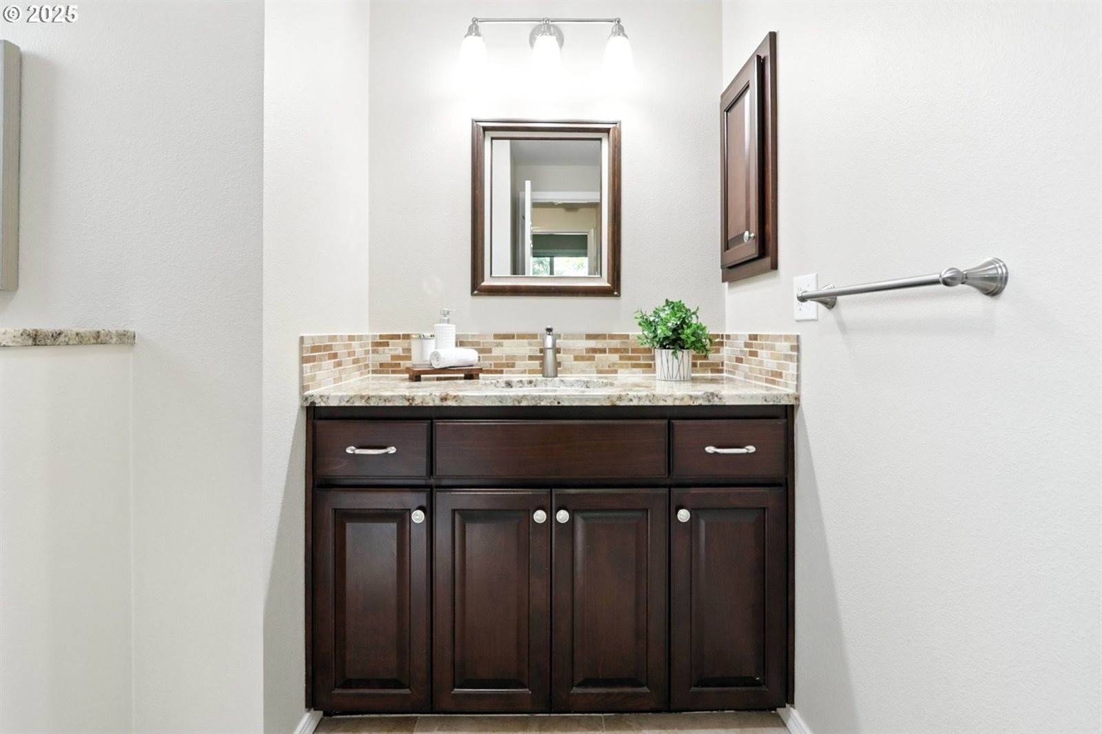 15025 NW Oak Hills Dr, Beaverton, OR 97006