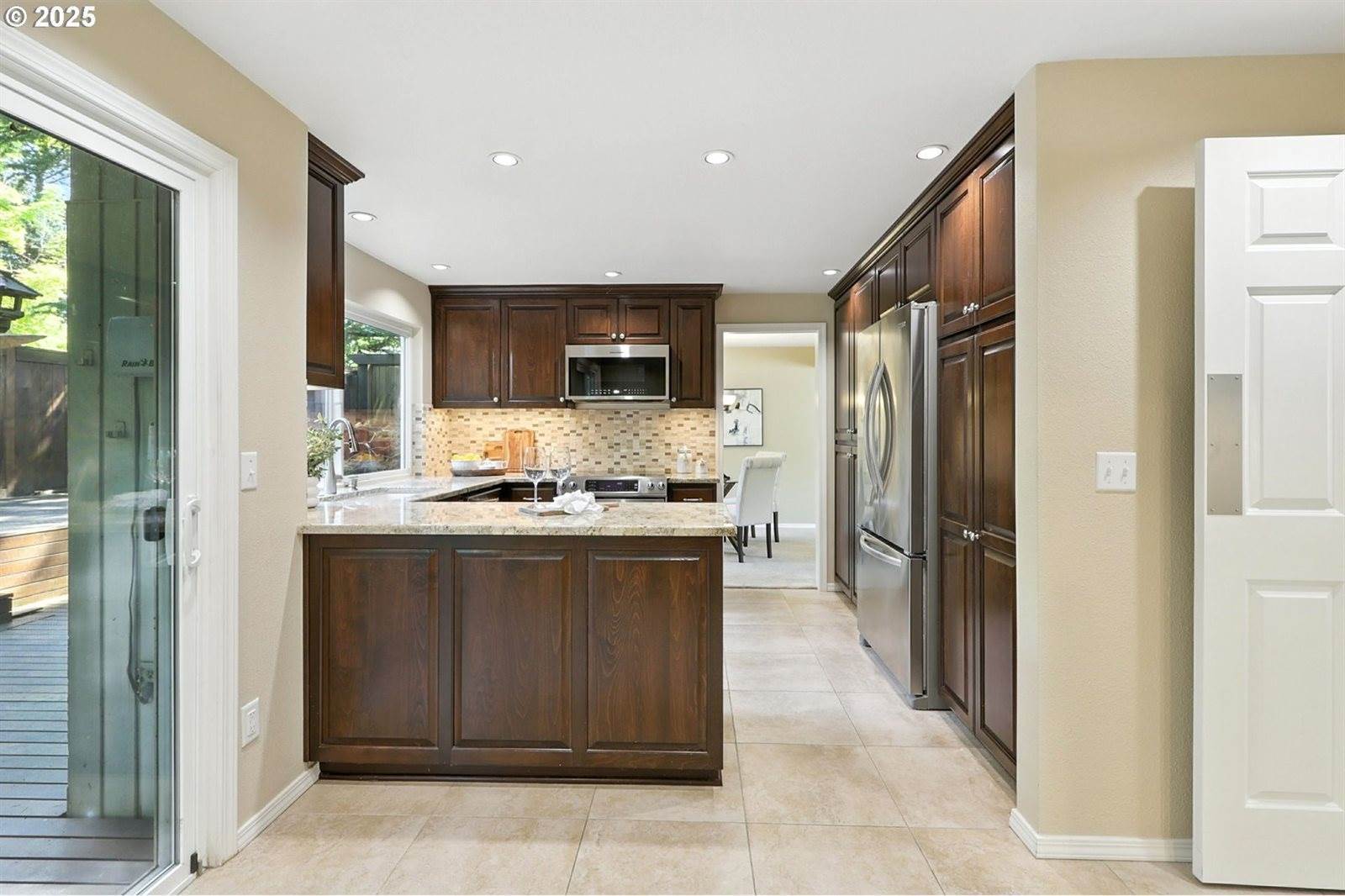 15025 NW Oak Hills Dr, Beaverton, OR 97006