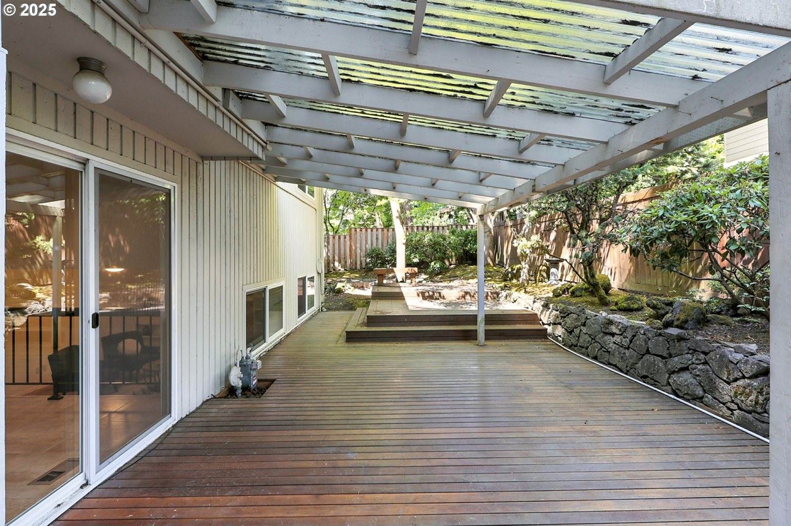 15025 NW Oak Hills Dr, Beaverton, OR 97006