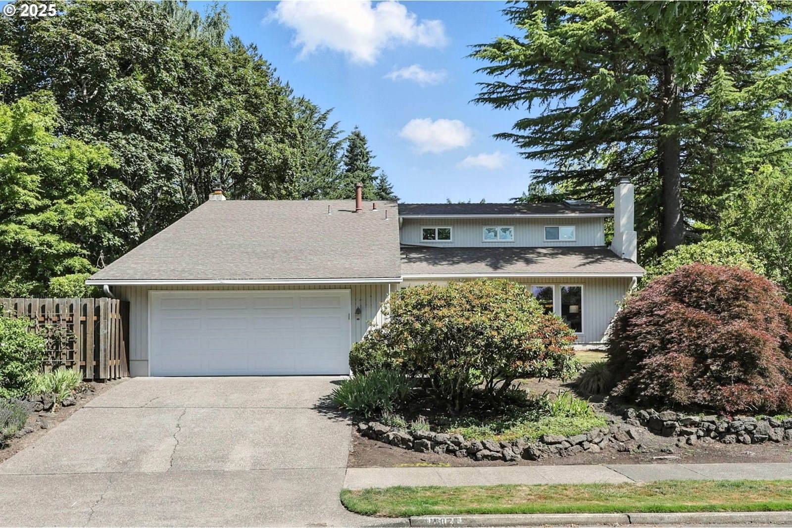 15025 NW Oak Hills Dr, Beaverton, OR 97006