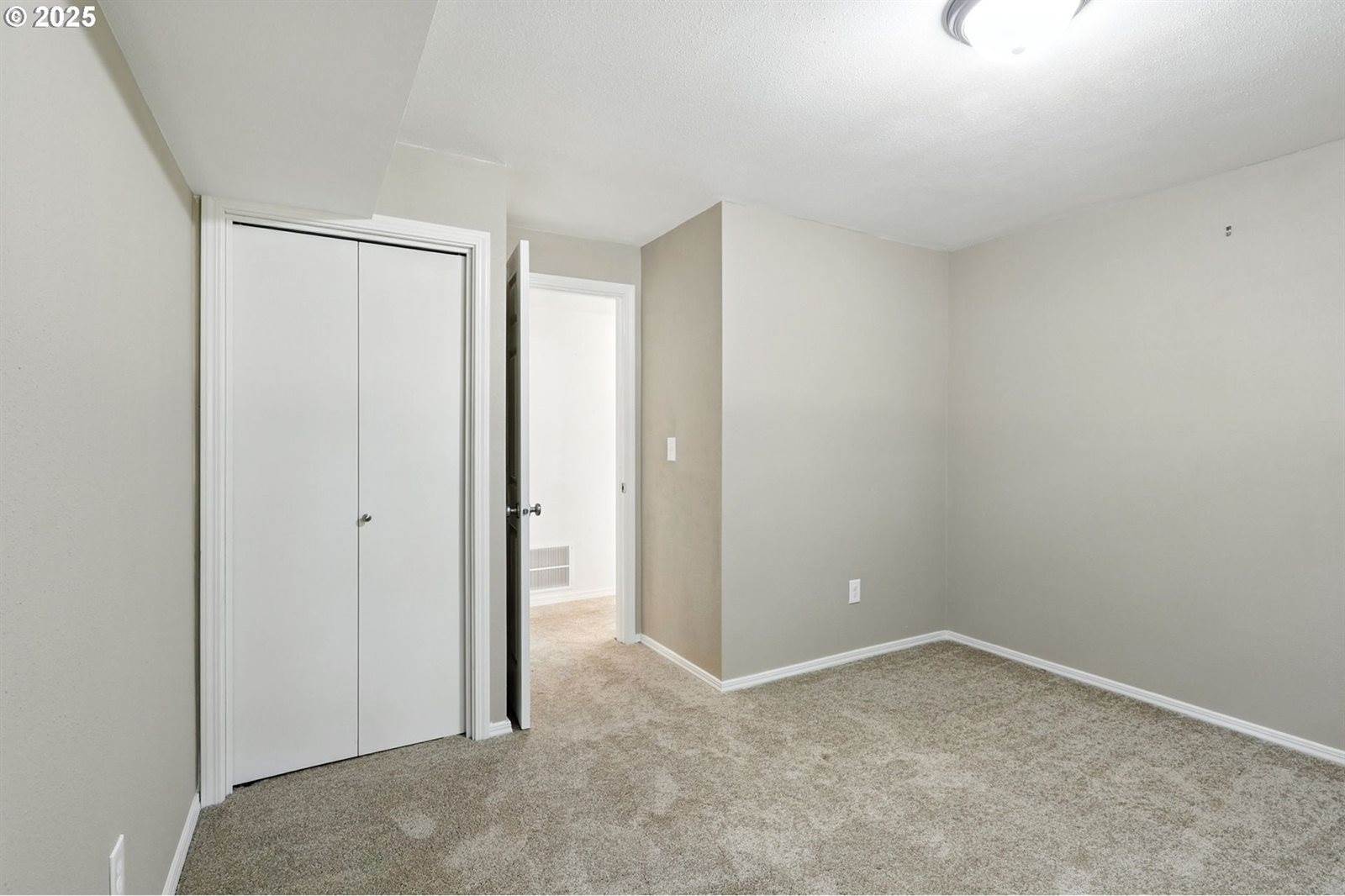 15025 NW Oak Hills Dr, Beaverton, OR 97006