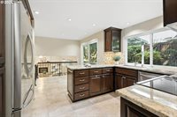 15025 NW Oak Hills Dr, Beaverton, OR 97006